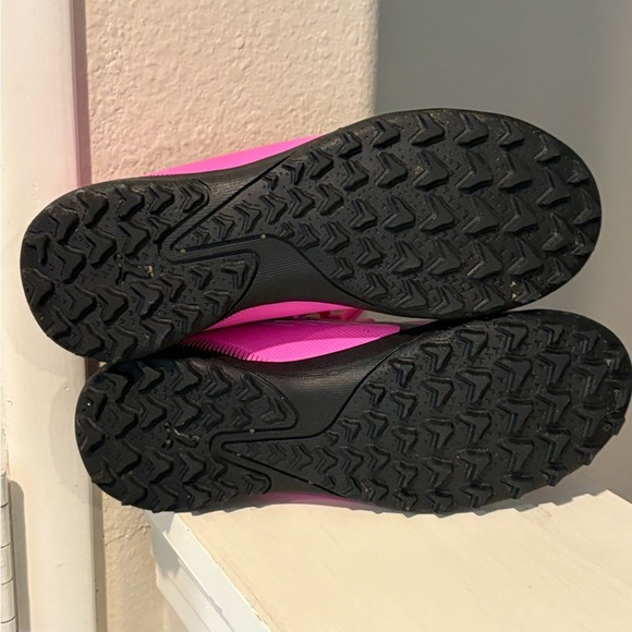 Puma Ultra Play Tt Jr Kids Indoor Cleats shoes 107779-01 Pink Sz 2.5 - Picture 8 of 9